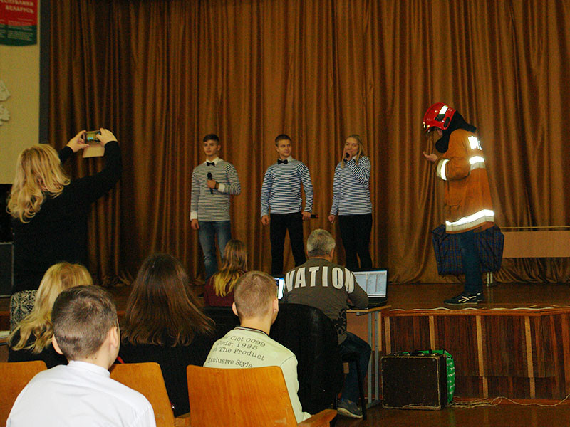 13 ноября 2017 года прошёл зональный этап областного конкурса «Юные спасатели шутят» среди учащихся школ. 