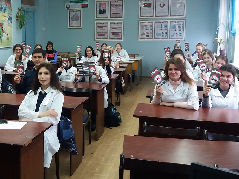 В активных дискуссиях работники Бобруйского ГРОЧС и учащиеся города обсуждали проблемы курения в постели.