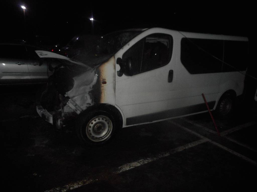 Рано утром 17 декабря поступило сообщение о загорании легкового автомобиля, расположенного на автостоянке отеля «Турист» в Бобруйске.