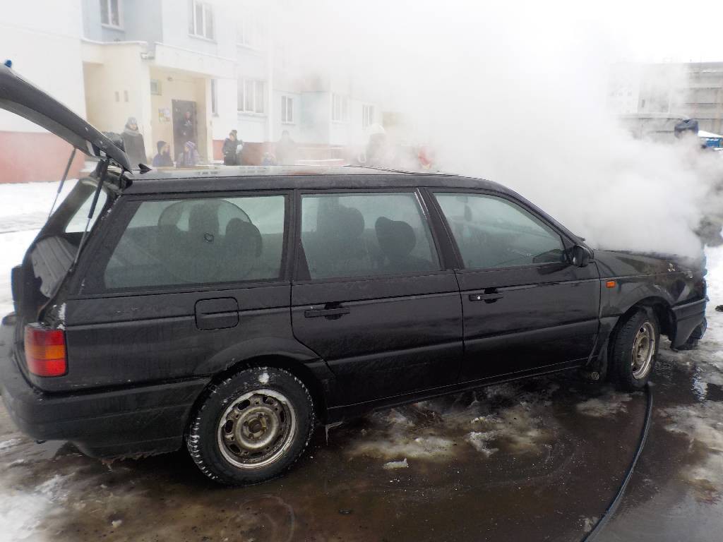 В 16-02 22 декабря 2017 года, бобруйским спасателям, на телефон «101», поступило сообщение о загорании легкового автомобиля по улице 50 лет ВЛКСМ в г. Бобруйске.