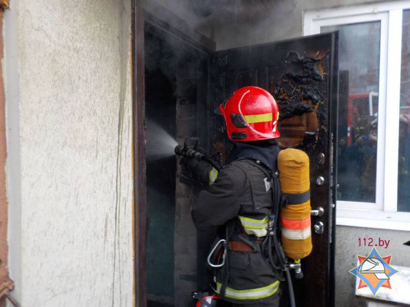 Днем 23 декабря 2017 года, в центр оперативного управления Бобруйского ГРОЧС на телефон «101» поступило сообщение о пожаре жилого дома по улице Лесной в г. Бобруйске.