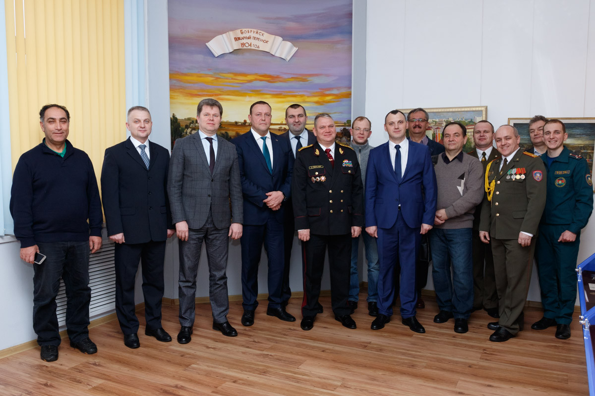 Утром 18 января почетные гости Бобруйска, приехавшие на Турнир, присутствовали на открытии фотовыставки, которая расположилась в картинной галереи ПАСЧ №1 города.