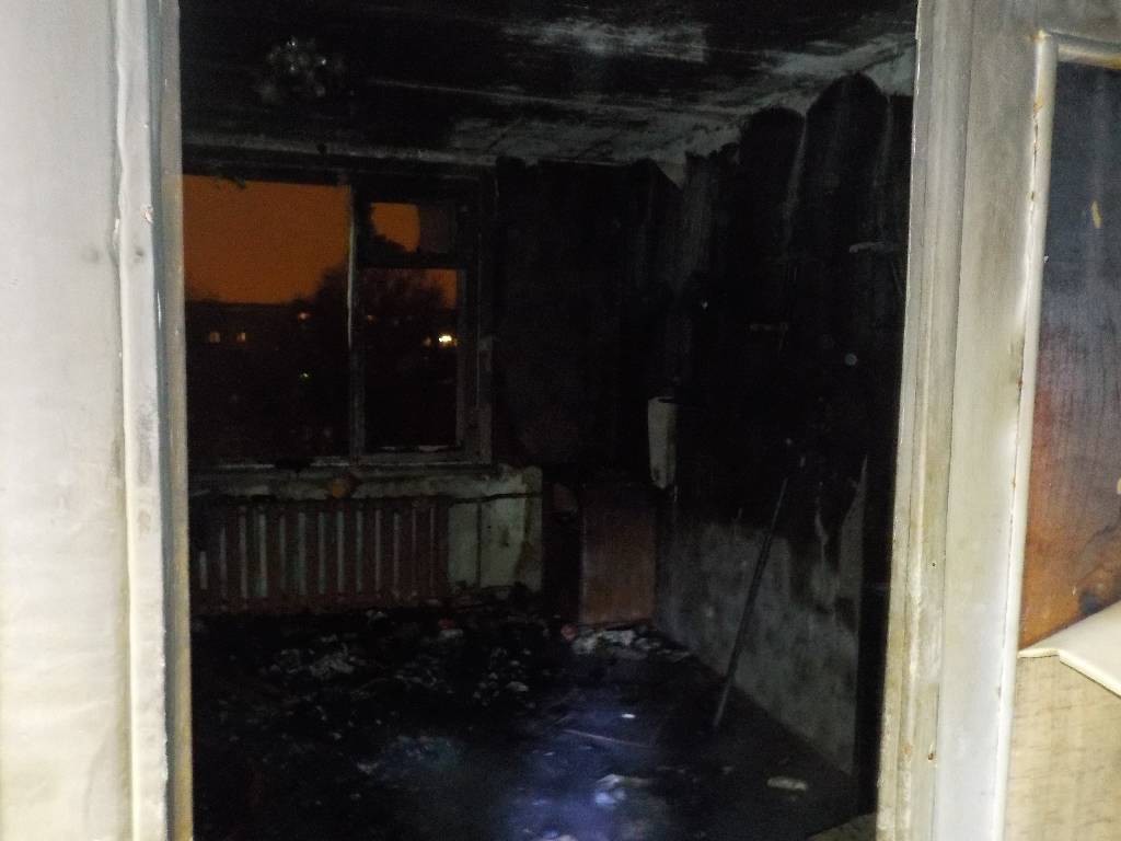 Звонок бобруйским спасателям поступил 19 января около 23.00, мужчина сообщил о пожаре в квартире по улице Минской.