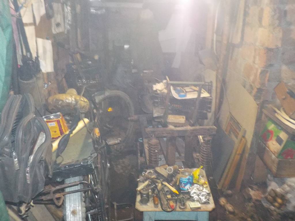 Утром 20 февраля поступило сообщение о пожаре в подвале многоэтажного дома по улице Ленина. О пожаре сообщил диспетчер аварийной службы газовой сети «104».