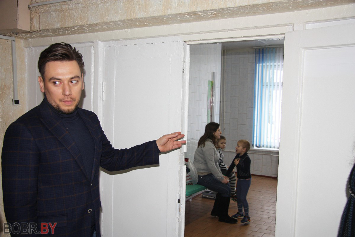 Шоумен, продюсер, артист Сергей Минский и наш звездный земляк Руслан Алехно реализовывают серьезнейший благотворительный проект «По зову сердца всем миром» по сбору средств на реконструкцию детской больницы в Бобруйске. С Русланом и Сергеем мы встретились в офисе BOBR.BY... Шоумен, продюсер, артист Сергей Минский и наш звездный земляк Руслан Алехно реализовывают серьезнейший благотворительный проект «По зову сердца всем миром» по сбору средств на реконструкцию детской больницы в Бобруйске. С Русланом и Сергеем мы встретились в офисе BOBR.BY...
