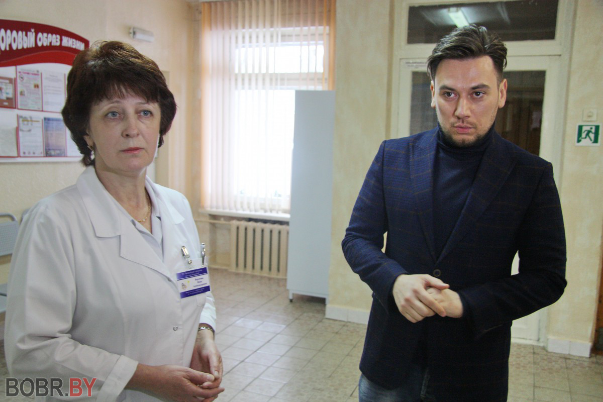 Шоумен, продюсер, артист Сергей Минский и наш звездный земляк Руслан Алехно реализовывают серьезнейший благотворительный проект «По зову сердца всем миром» по сбору средств на реконструкцию детской больницы в Бобруйске. С Русланом и Сергеем мы встретились в офисе BOBR.BY... Шоумен, продюсер, артист Сергей Минский и наш звездный земляк Руслан Алехно реализовывают серьезнейший благотворительный проект «По зову сердца всем миром» по сбору средств на реконструкцию детской больницы в Бобруйске. С Русланом и Сергеем мы встретились в офисе BOBR.BY...