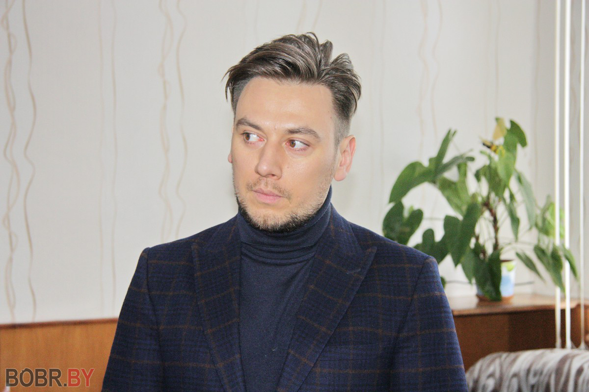 Шоумен, продюсер, артист Сергей Минский и наш звездный земляк Руслан Алехно реализовывают серьезнейший благотворительный проект «По зову сердца всем миром» по сбору средств на реконструкцию детской больницы в Бобруйске. С Русланом и Сергеем мы встретились в офисе BOBR.BY... Шоумен, продюсер, артист Сергей Минский и наш звездный земляк Руслан Алехно реализовывают серьезнейший благотворительный проект «По зову сердца всем миром» по сбору средств на реконструкцию детской больницы в Бобруйске. С Русланом и Сергеем мы встретились в офисе BOBR.BY...