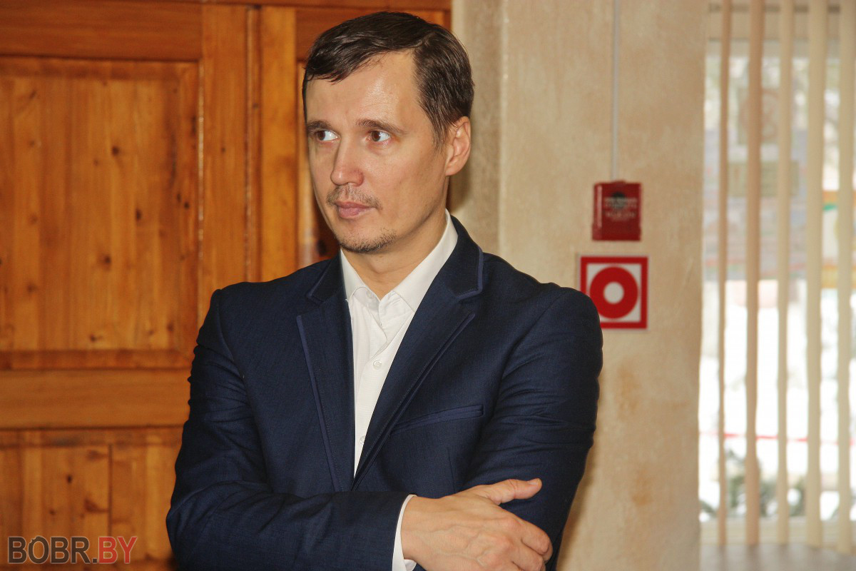Шоумен, продюсер, артист Сергей Минский и наш звездный земляк Руслан Алехно реализовывают серьезнейший благотворительный проект «По зову сердца всем миром» по сбору средств на реконструкцию детской больницы в Бобруйске. С Русланом и Сергеем мы встретились в офисе BOBR.BY... Шоумен, продюсер, артист Сергей Минский и наш звездный земляк Руслан Алехно реализовывают серьезнейший благотворительный проект «По зову сердца всем миром» по сбору средств на реконструкцию детской больницы в Бобруйске. С Русланом и Сергеем мы встретились в офисе BOBR.BY...