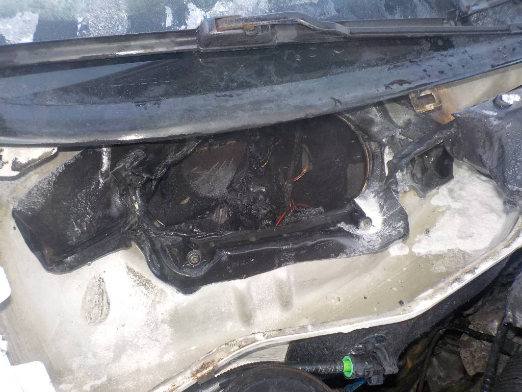 Днем 26 января поступило сообщение бобруйским спасателям о загорании легкового автомобиля по улице Октябрьской в Бобруйске.