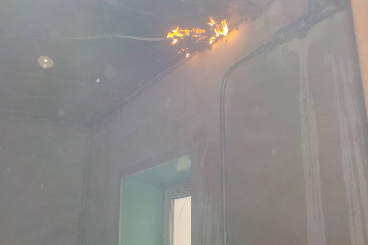 Днем 28 февраля поступило сообщение о загорании двухквартирного жилого дома по переулку В.Хоружей в г. Бобруйске.