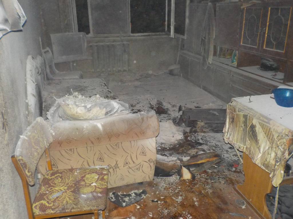 Поздно вечером 4 марта на пульт бобруйским спасателям поступило сообщение о пожаре в общежитии по улице Интернациональной в Бобруйске.