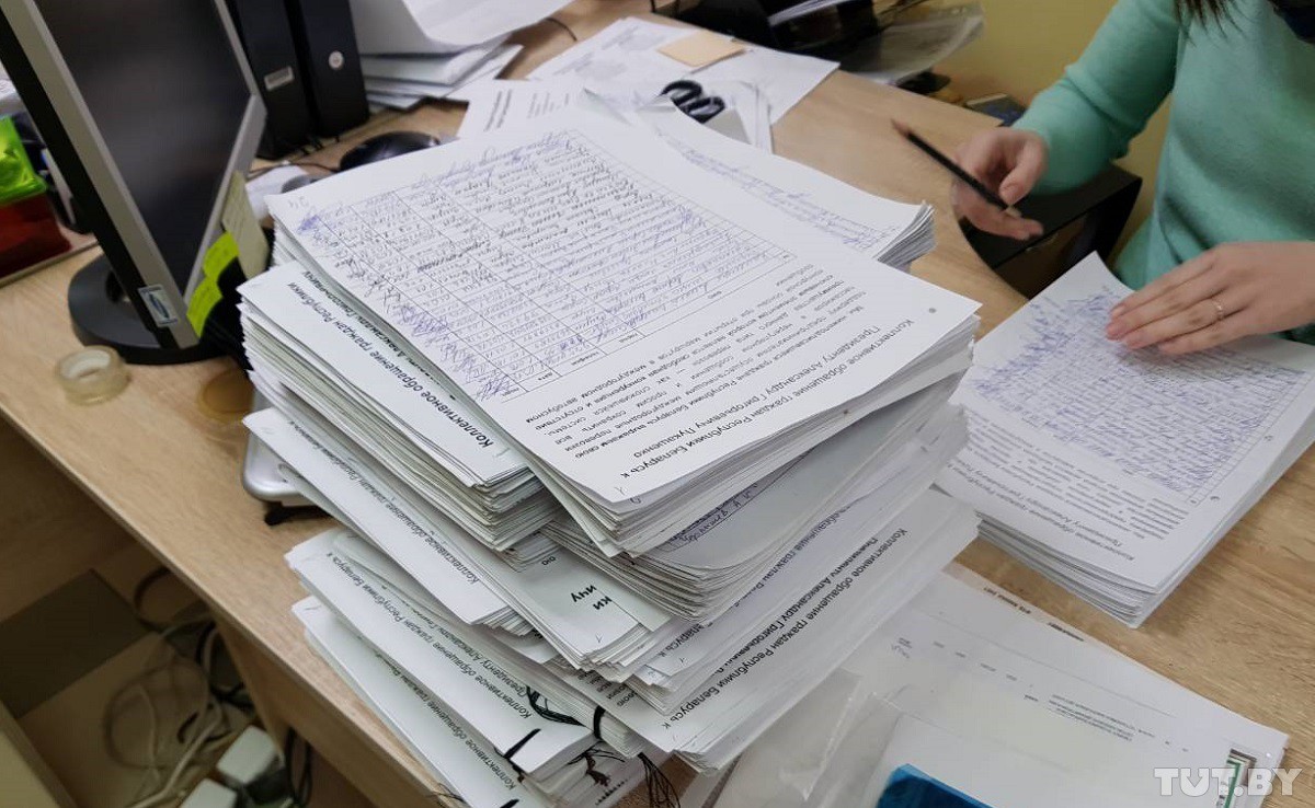 Маршрутчики-нерегулярщики собрали более 80 тысяч подписей пассажиров под письмом президенту Маршрутчики-нерегулярщики собрали более 80 тысяч подписей пассажиров под письмом президенту