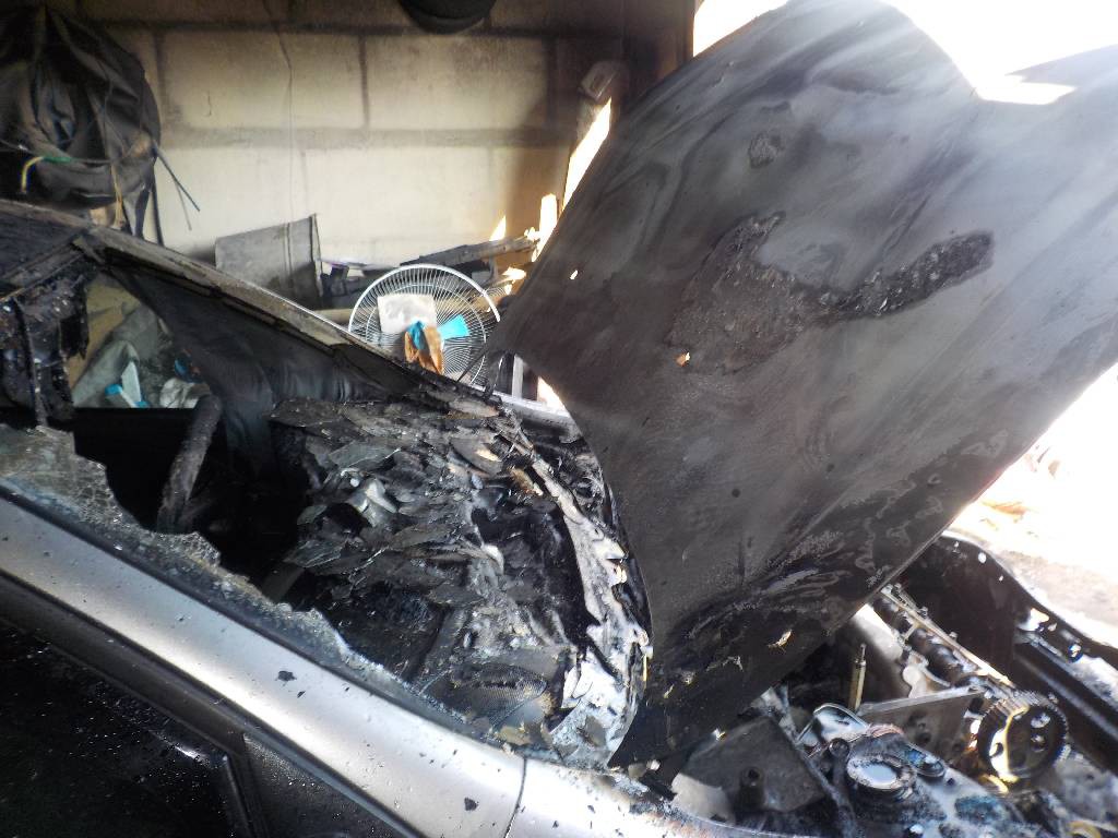 Днем 25 марта спасателям, на телефон 101, поступило сообщение о загорании автомобиля в гараже по улице Жуковского в г. Бобруйске.