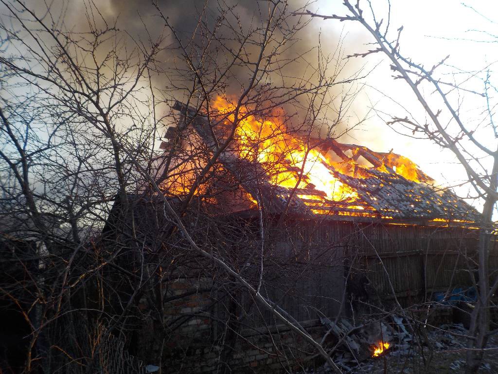 Субботним вечером в центр оперативного управления Бобруйского ГРОЧС поступило сообщение о пожаре бани по 1-ому переулку Дальнему в Бобруйске. О пожаре сообщил сосед.