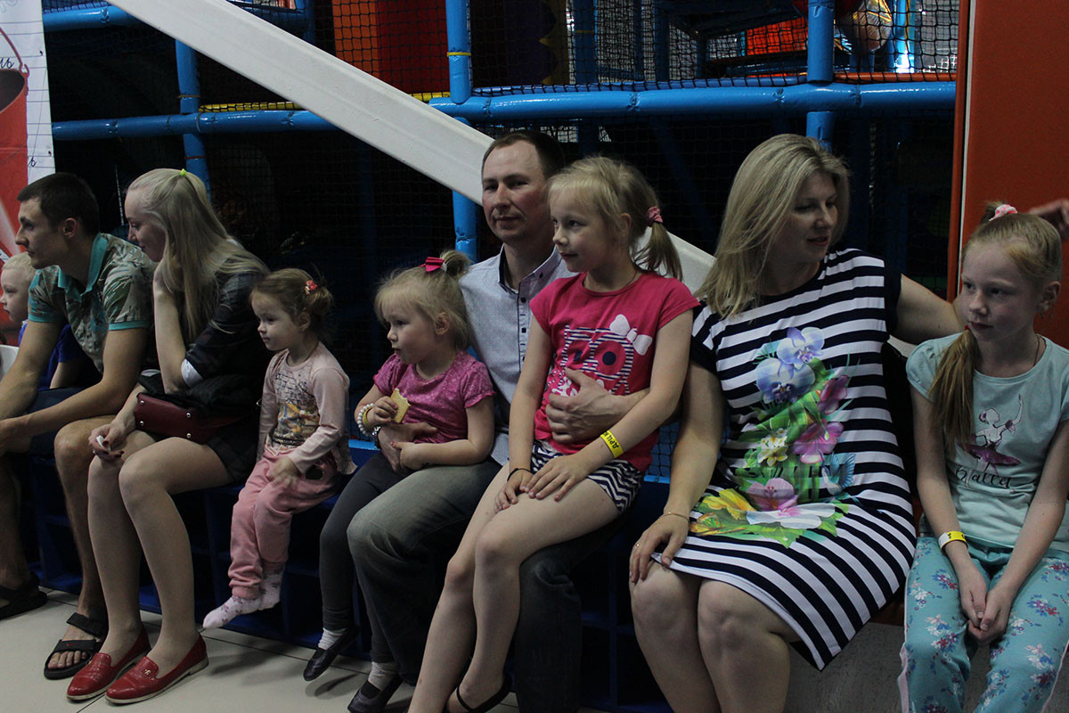 11 мая в детском центре «Немо» в г. Бобруйске спасатели провели детский праздник, который был направлен на изучение правил безопасности.