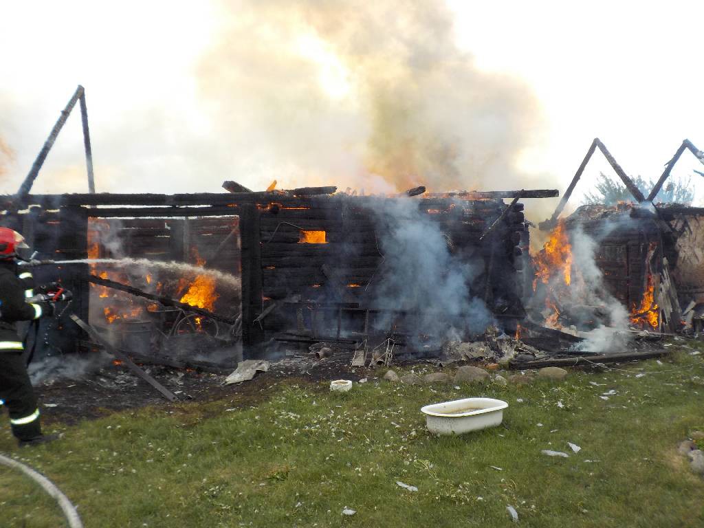 Днем 19 мая поступило сообщение о пожаре хозпостройки в деревне Черницы Сычковского сельсовета Бобруйского района. Сообщение поступило от соседей.