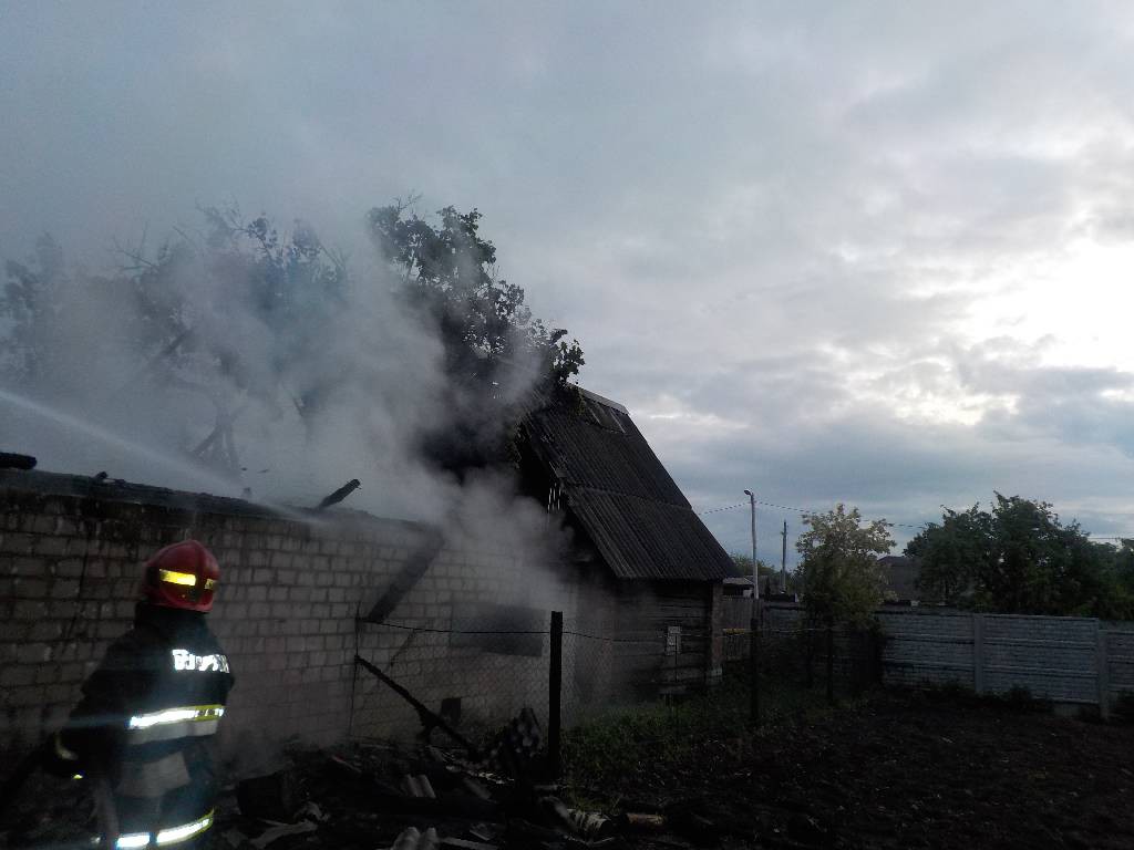 Ранним утром 21 мая в центр оперативного управления Бобруйского ГРОЧС поступило сообщение от соседей о пожаре сарая по улице Набережной в Бобруйске.