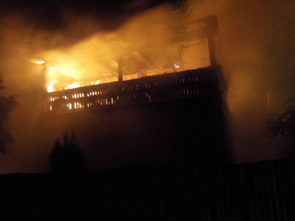 Ночью 2 июля 2018 года поступило сообщение о загорании дачного дома в СТ «Колос» расположенном рядом с деревней Старинки Бобруйского района.
