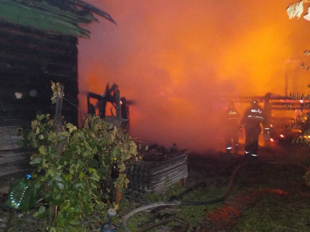 2 июля 2018 года в 23-50 на пульт спасателям поступило сообщение о пожаре жилого дома в деревне Величково Бобруйского района.