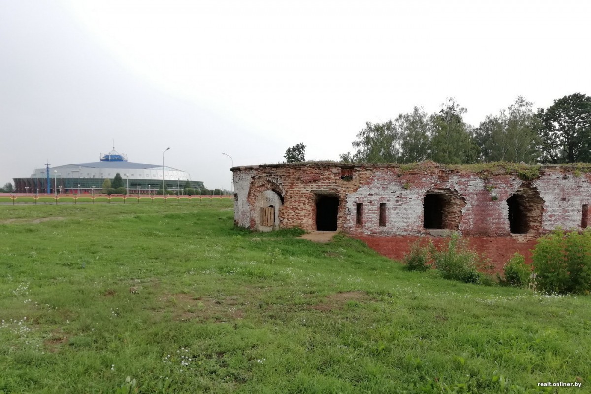 Гектары постапокалипсиса. Экскурсия по Бобруйской крепости — пока не развалилась Гектары постапокалипсиса. Экскурсия по Бобруйской крепости — пока не развалилась