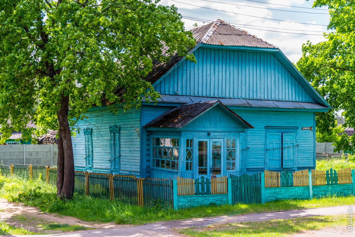Церкви: старообрядческая Покровская, св. Космы и Дамиана и дом Алеся Адамовича Церкви: старообрядческая Покровская, св. Космы и Дамиана и дом Алеся Адамовича
