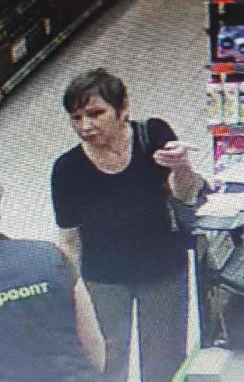 Разыскивается женщина, подозреваемая в совершении кражи пакета с кожаными босоножками из ячейки камеры хранения в магазине «Евроопт».
