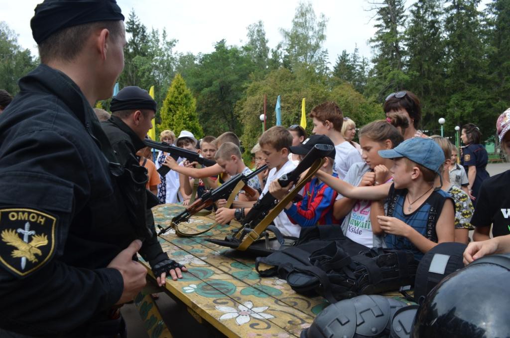 Сотрудники бобруйской милиции посетили оздоровительный лагерь «Мечта».
