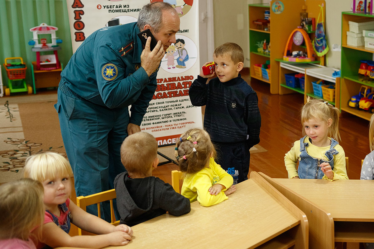 Занятия с дошколятами провели спасатели в Бобруйском районе