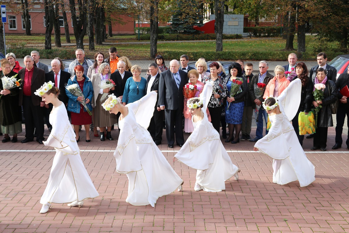 Драгоценные юбилейные свадьбы отпраздновали в бобруйском ЗАГСе