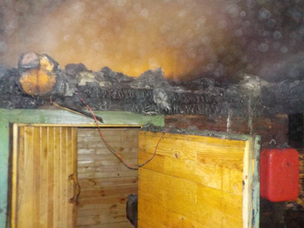 20 ноября 2018 года в 21-16 на пульт спасателям поступило сообщение о пожаре в бане расположенной на территории частного домовладения по улице Жлобинской в г. Бобруйске.