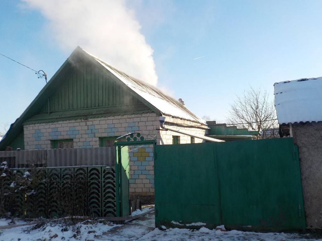 30 ноября 2018 года в 13-34 спасателям поступило сообщение от мужчины о загорании его жилого дома по переулку 1-му Юбилейному в г. Бобруйске.