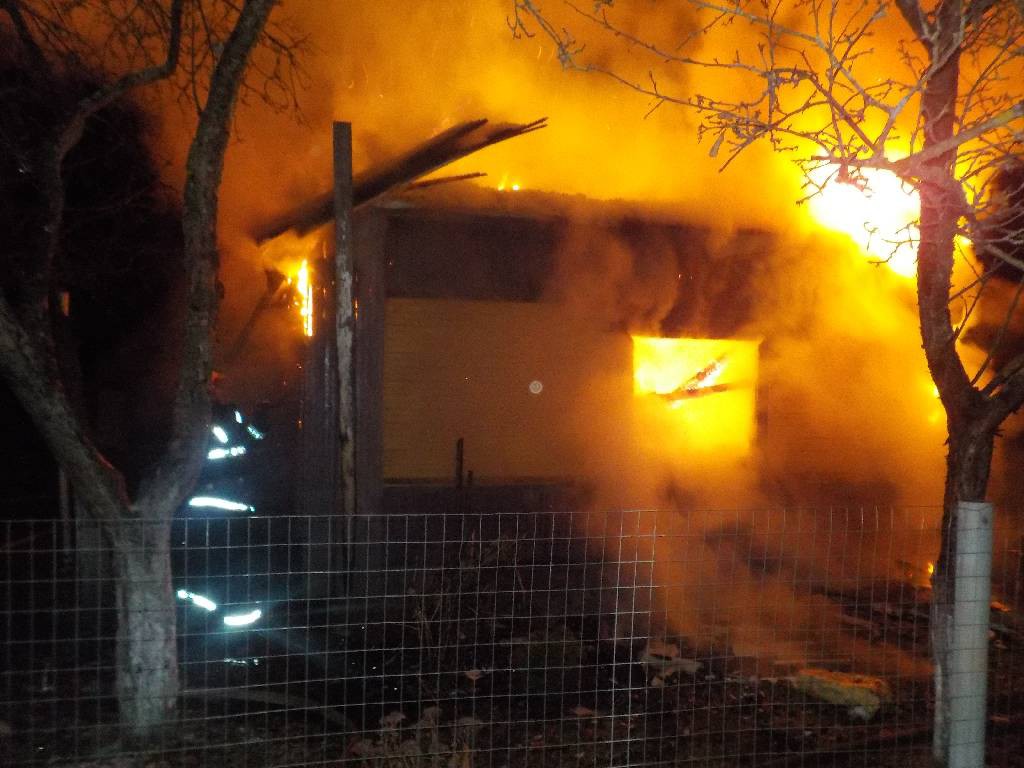 1 декабря 2018 года в 22-55 спасателям поступило сообщение о загорании дачного дома в садовом товариществе «Швейник» Бобруйского района.