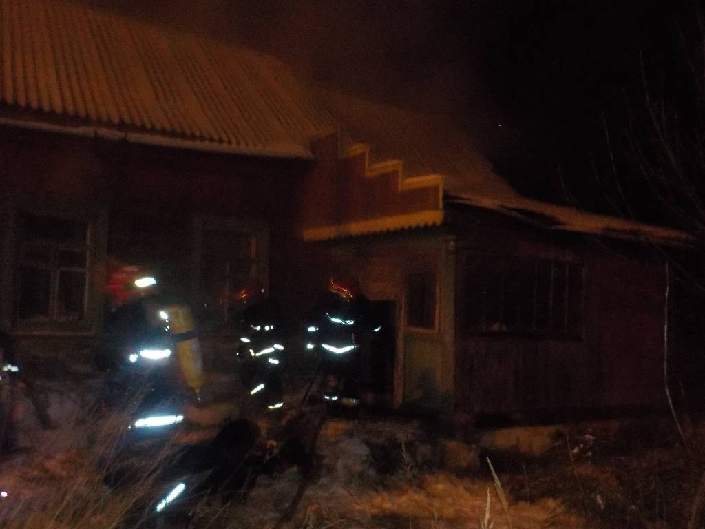 2 декабря 2018 года в 00-24 спасателям, от прохожего, поступило сообщение о загорании жилого дома по улице Глинки в г. Бобруйске.
