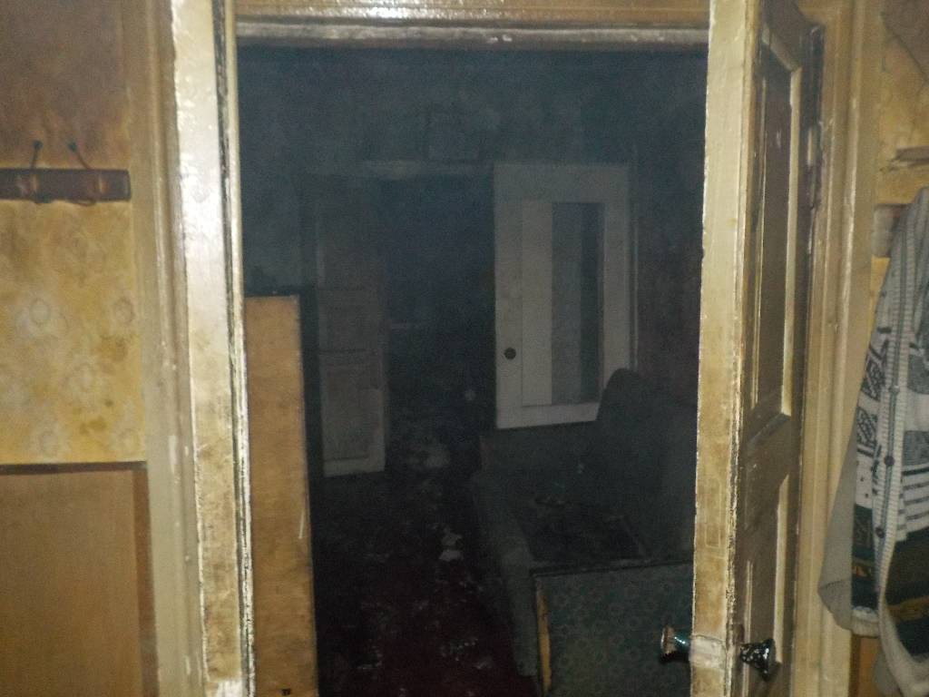 2 декабря 2018 года в 00-24 спасателям, от прохожего, поступило сообщение о загорании жилого дома по улице Глинки в г. Бобруйске.