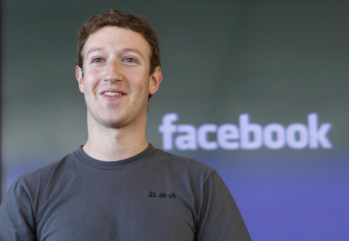 В Facebook запретили любые намеки на секс В Facebook запретили любые намеки на секс