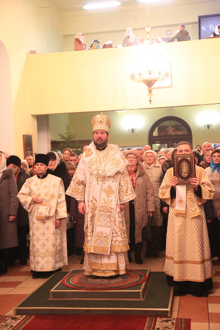 Ночное Рождественское богослужение прошло в Никольском кафедральном соборе Бобруйска Ночное Рождественское богослужение прошло в Никольском кафедральном соборе Бобруйска
