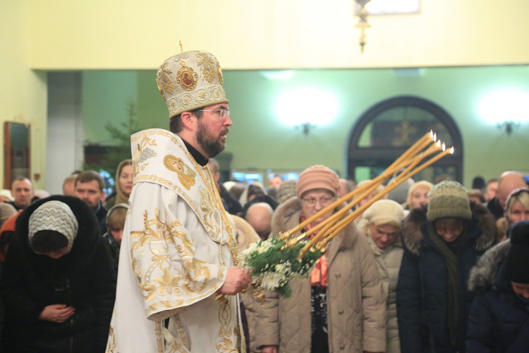Ночное Рождественское богослужение прошло в Никольском кафедральном соборе Бобруйска Ночное Рождественское богослужение прошло в Никольском кафедральном соборе Бобруйска