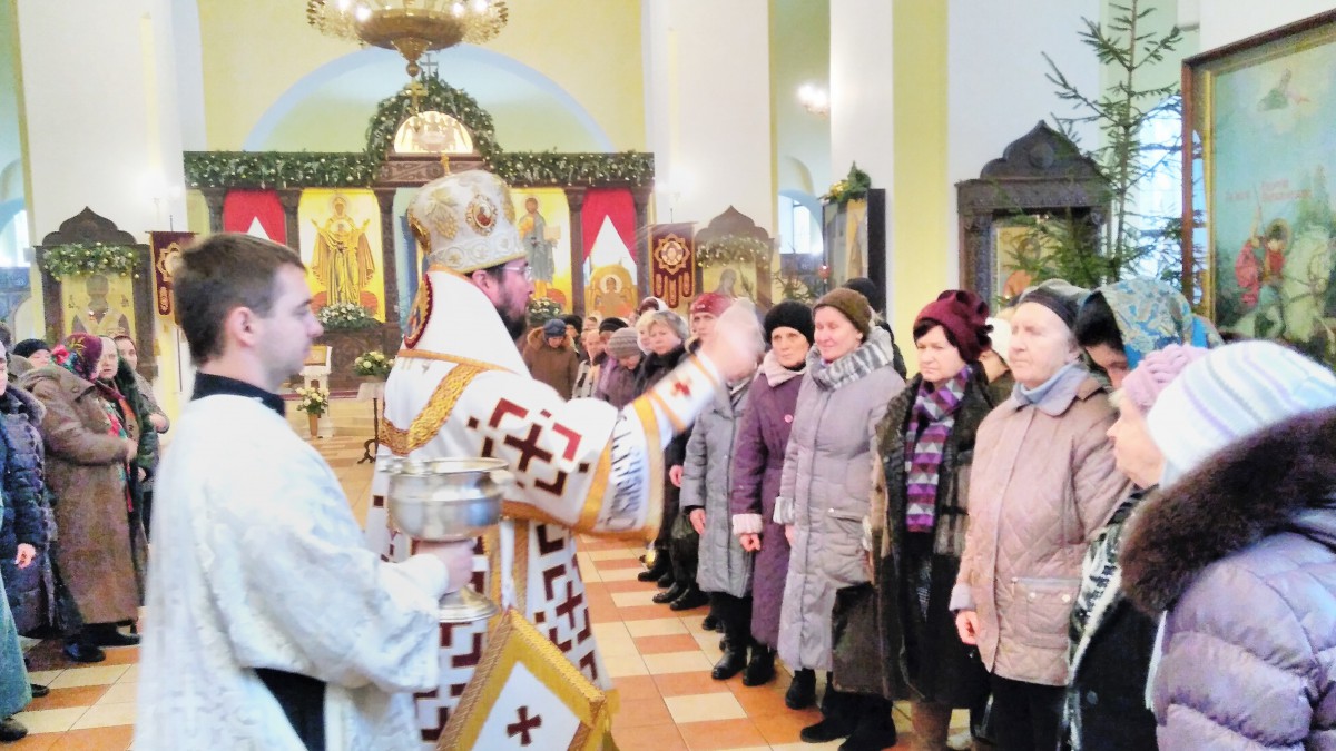 Епископ Серафим совершил Божественную литургию и великое освящение воды в крещенский сочельник Епископ Серафим совершил Божественную литургию и великое освящение воды в крещенский сочельник