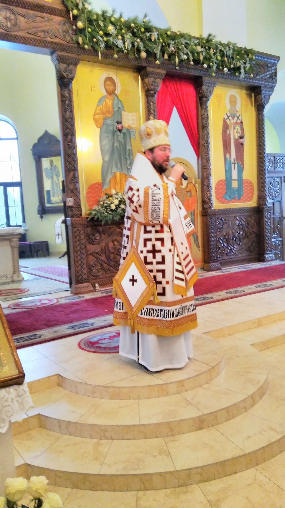 Епископ Серафим совершил Божественную литургию и великое освящение воды в крещенский сочельник Епископ Серафим совершил Божественную литургию и великое освящение воды в крещенский сочельник