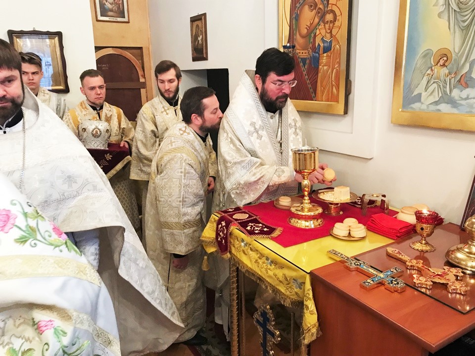 В Неделю 34-ю по Пятидесятнице епископ Серафим совершил Божественную литургию в Сретенском храме Бобруйска В Неделю 34-ю по Пятидесятнице епископ Серафим совершил Божественную литургию в Сретенском храме Бобруйска