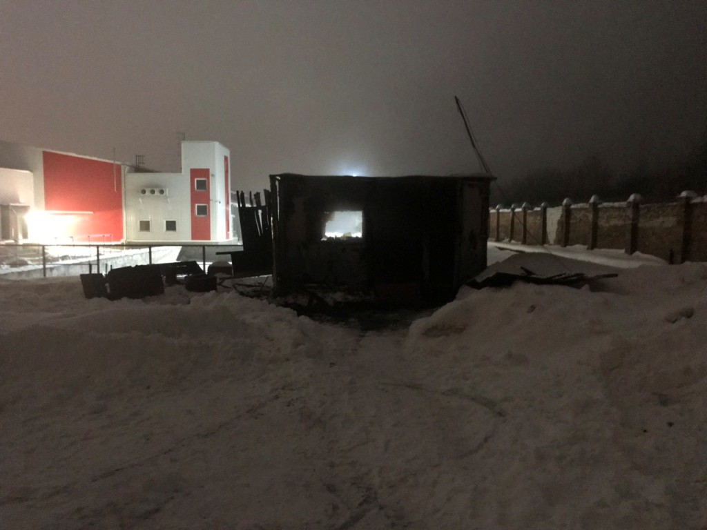 На Бобруйском предприятии в ночь на 29 января загорелся неиспользуемый строительный вагончик. К постовому милиционеру, несущему службу по охране общественного порядка Бобруйского мясокомбината обратился мастер по производству и сообщил о случившемся. На Бобруйском предприятии в ночь на 29 января загорелся неиспользуемый строительный вагончик. К постовому милиционеру, несущему службу по охране общественного порядка Бобруйского мясокомбината обратился мастер по производству и сообщил о случившемся.