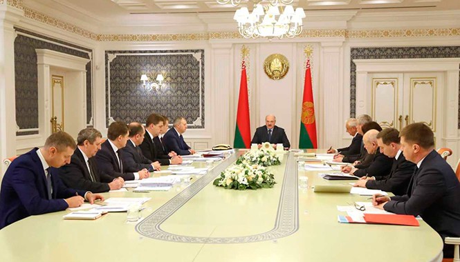 Лукашенко требует прекратить поддержку не справляющихся предприятий: Директора в тюрьму, потом рассмотрим Лукашенко требует прекратить поддержку не справляющихся предприятий: Директора в тюрьму, потом рассмотрим