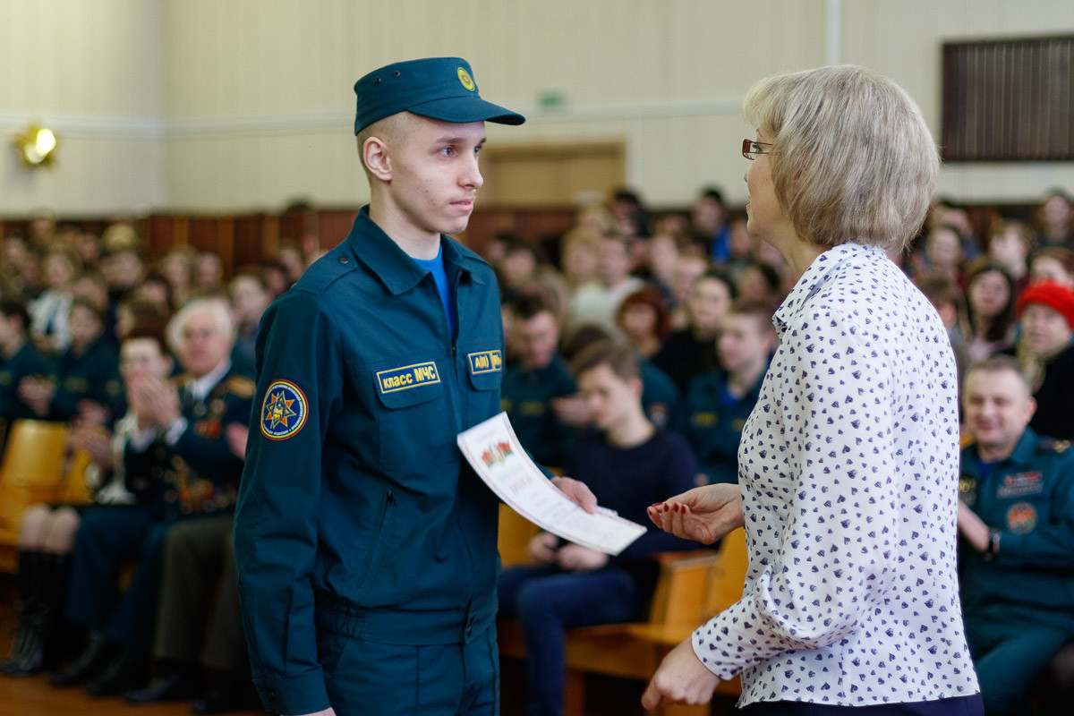 Минувшая суббота стала знаменательной для учащихся средней школы №28 Бобруйска. Здесь в торжественной обстановке прошло посвящение в класс МЧС.
