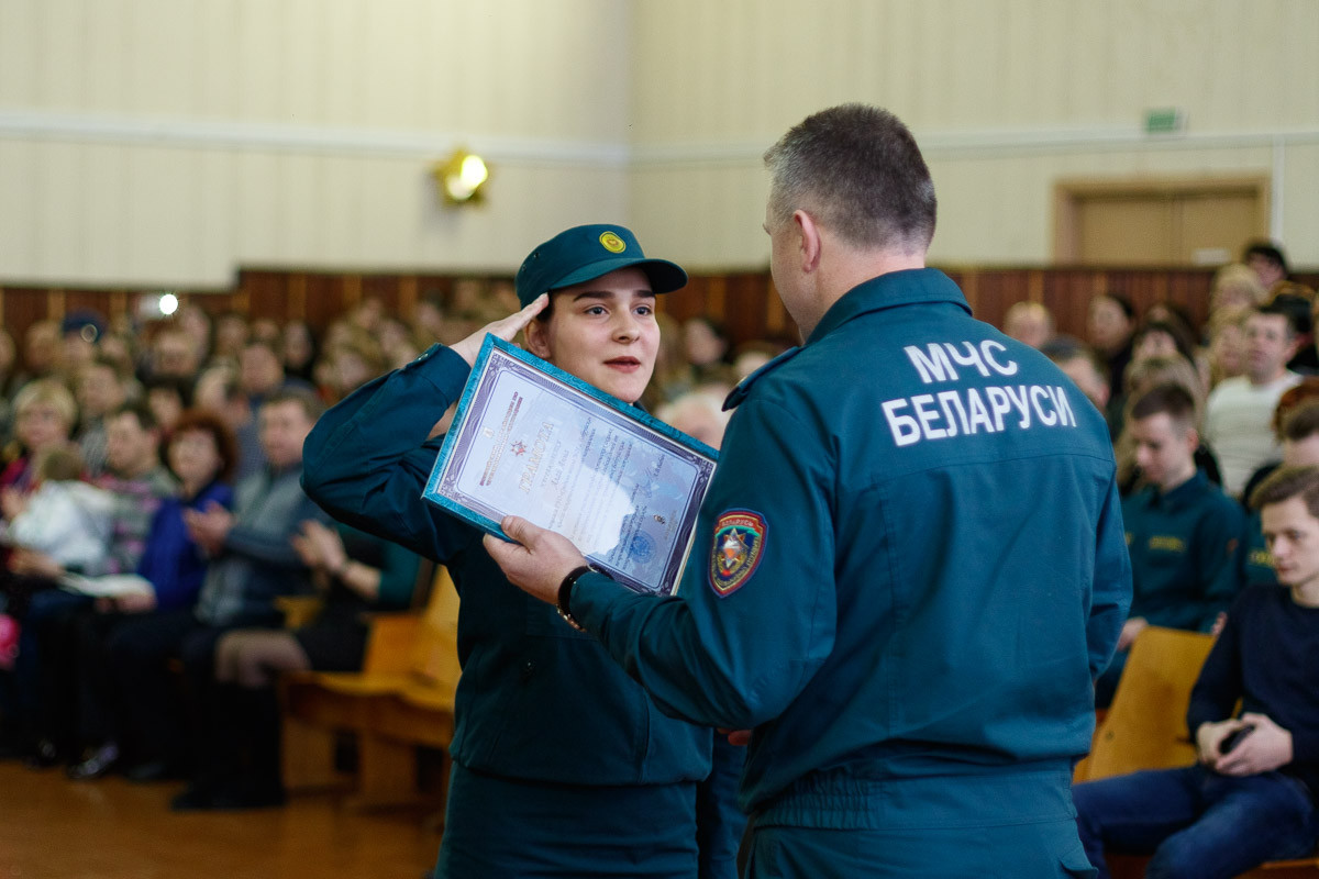 Минувшая суббота стала знаменательной для учащихся средней школы №28 Бобруйска. Здесь в торжественной обстановке прошло посвящение в класс МЧС.