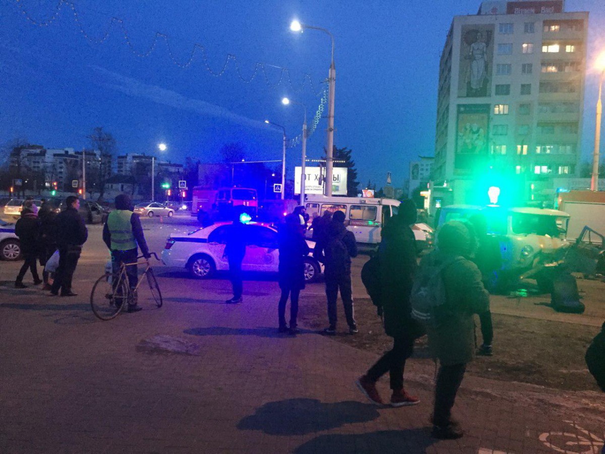 В Бобруйске произошла страшная авария. Фельдшера скорой помощи выбросило в лобовое стекло В Бобруйске произошла страшная авария. Фельдшера скорой помощи выбросило в лобовое стекло