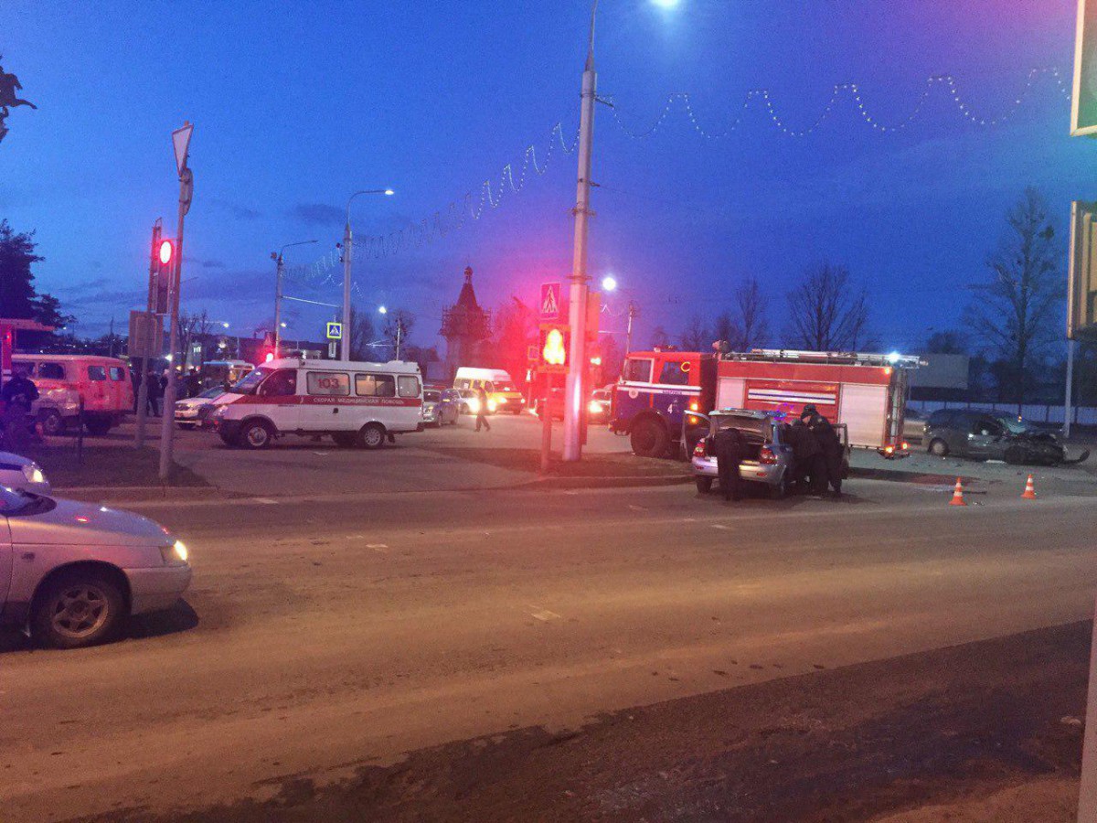 В Бобруйске произошла страшная авария. Фельдшера скорой помощи выбросило в лобовое стекло В Бобруйске произошла страшная авария. Фельдшера скорой помощи выбросило в лобовое стекло