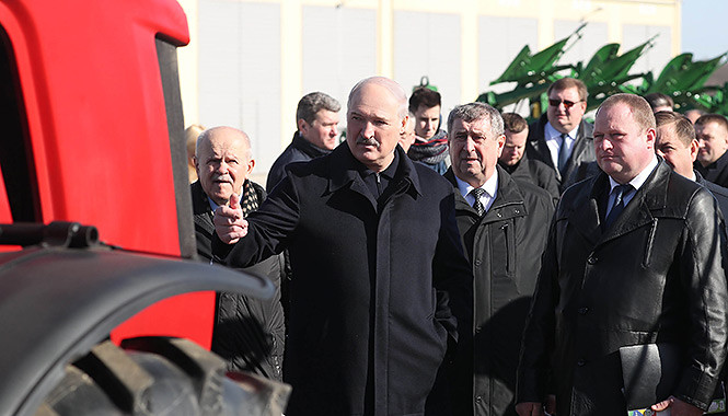 Лукашенко пригрозил Русому и Лавренкову отставкой из-за ситуации в Могилевской области Лукашенко пригрозил Русому и Лавренкову отставкой из-за ситуации в Могилевской области