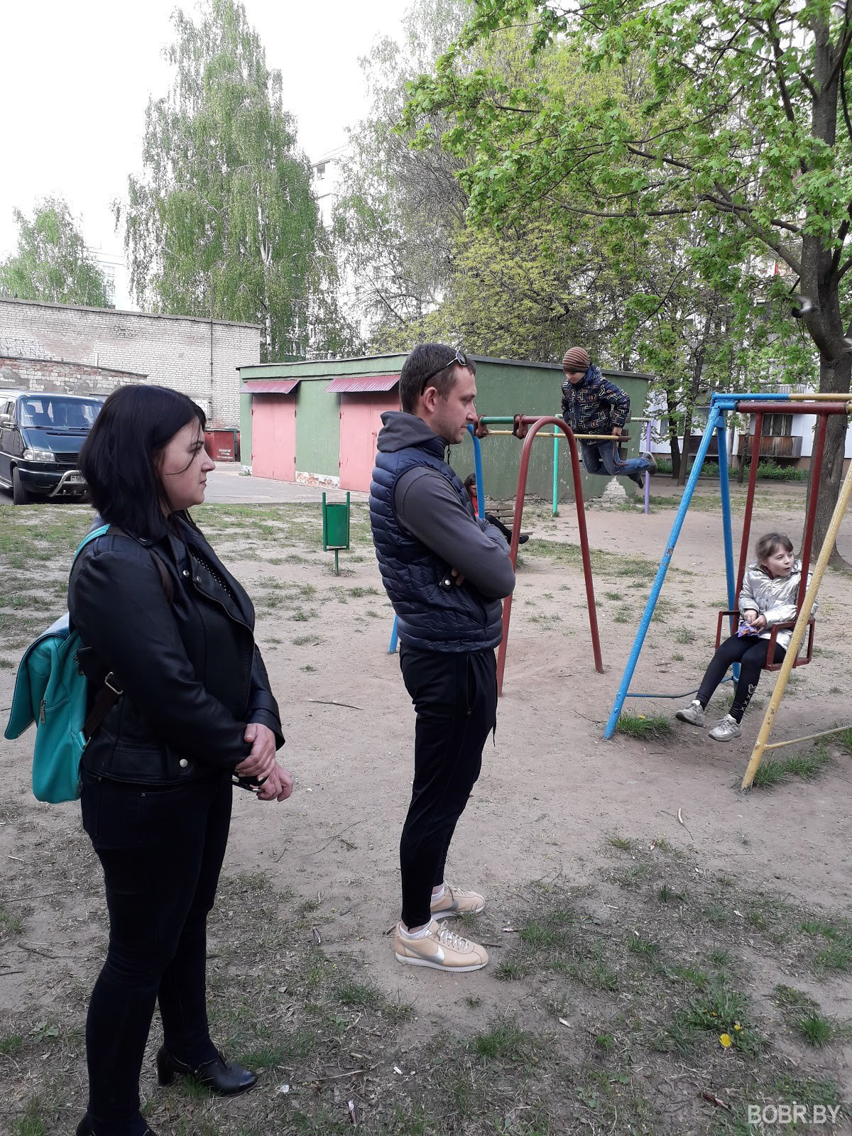 «Страшно выходить с детьми на улицу, ходим играть в соседний двор» «Страшно выходить с детьми на улицу, ходим играть в соседний двор»