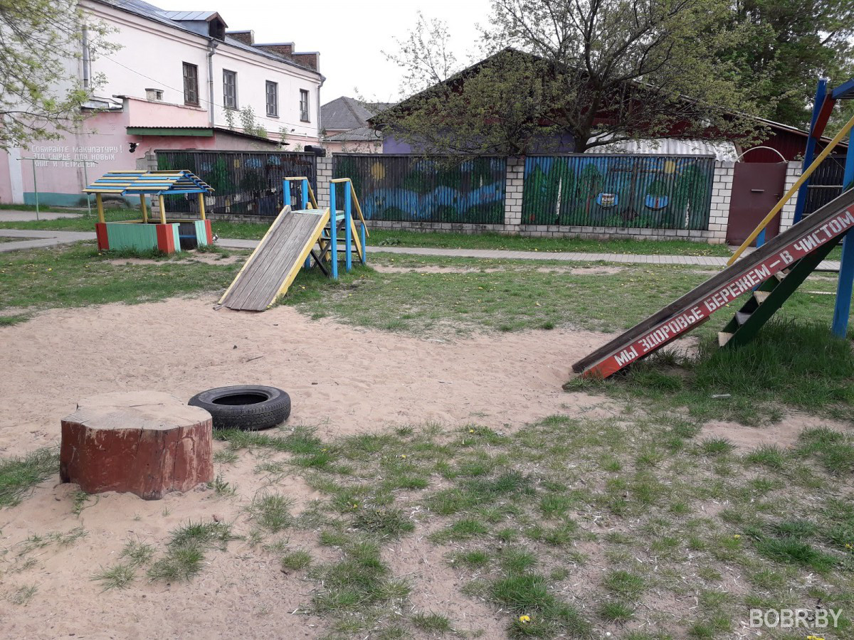 «Страшно выходить с детьми на улицу, ходим играть в соседний двор» «Страшно выходить с детьми на улицу, ходим играть в соседний двор»