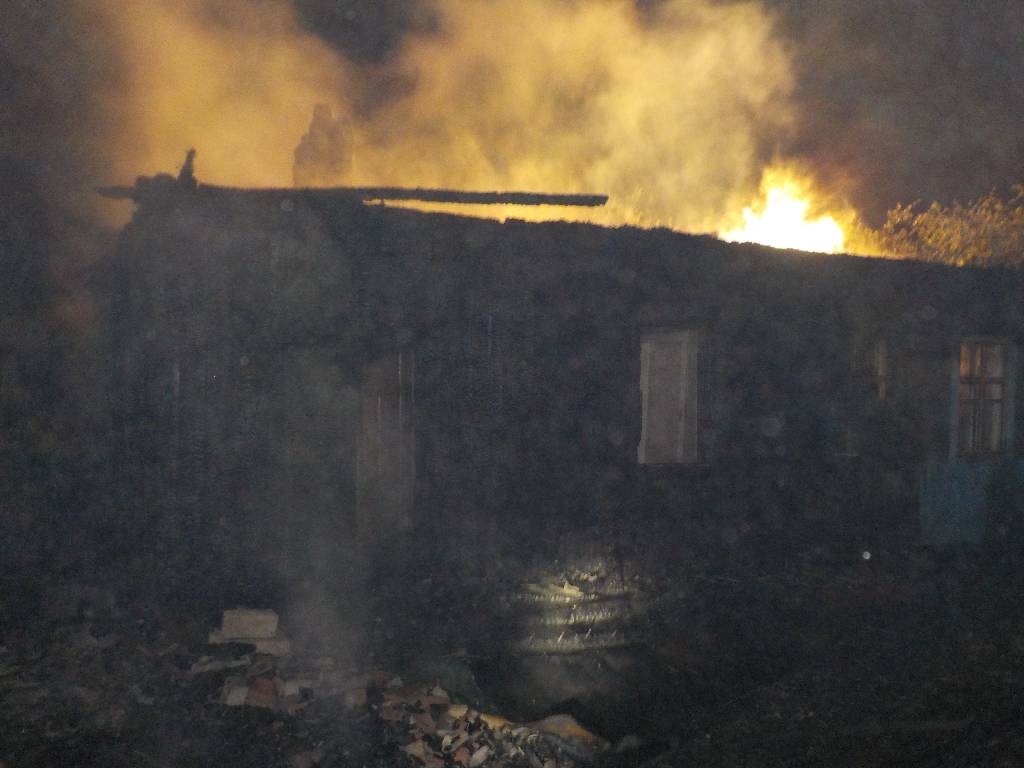 Сгорел дом на районе
